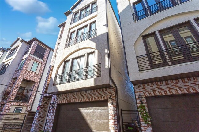 Building Photo - 2114 Mason St