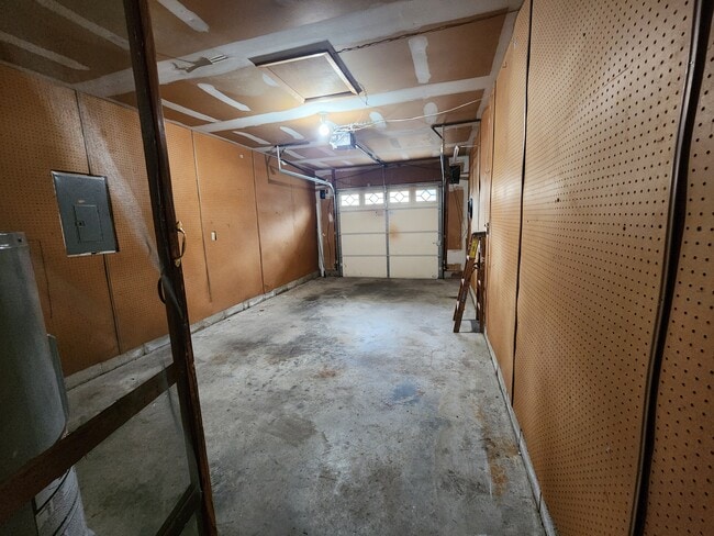 Building Photo - 4080 Sherman Oaks Ave