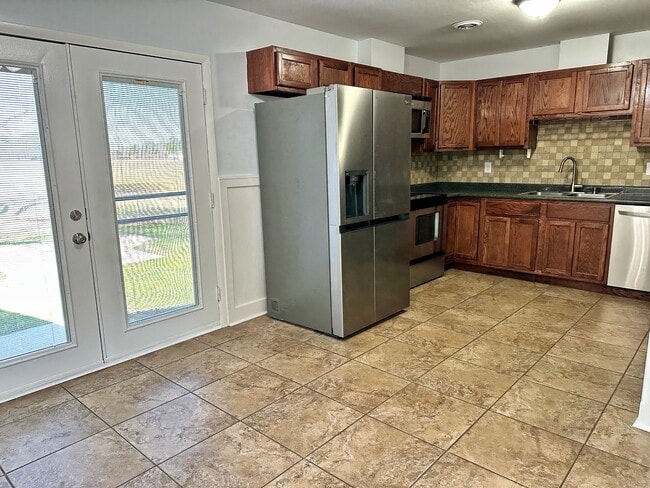 Building Photo - 115 Fieldcrest Dr