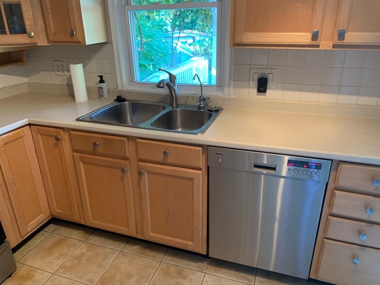 Building Photo - 5608 Lone Oak Dr