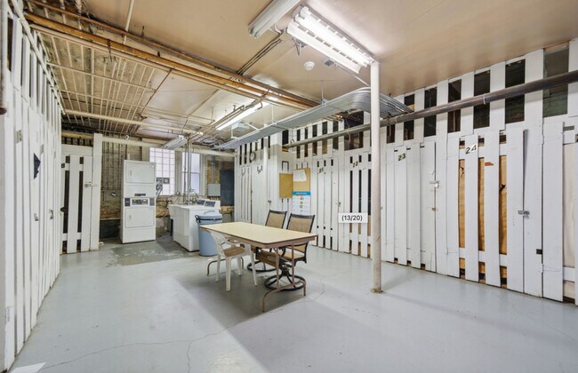 Building Photo - 6751 N Artesian Ave