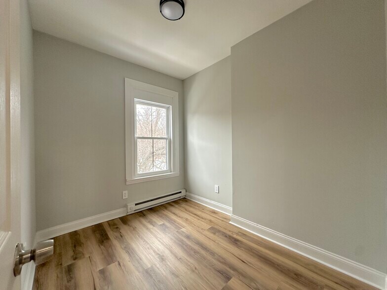 Building Photo - 190 N Miller St