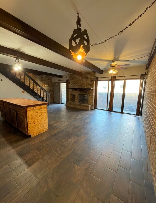 Building Photo - 203 Kenneth Cir