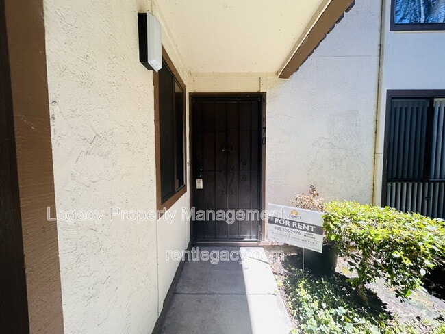 Building Photo - 2410 Starlight Ln
