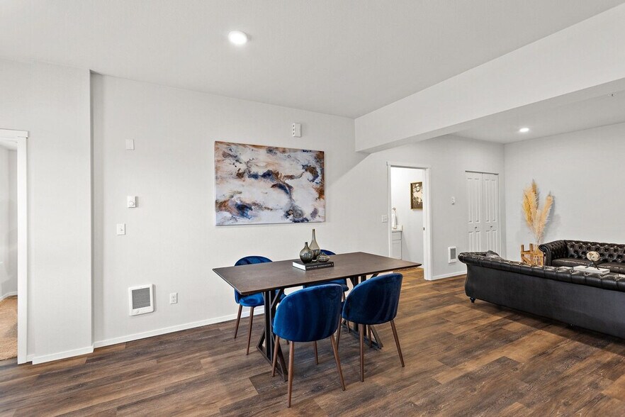 Building Photo - 624 E 32nd St