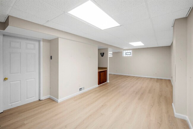 Building Photo - 791 Foxwick Dr