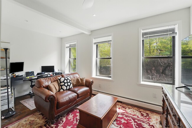 Building Photo - 242 6th St