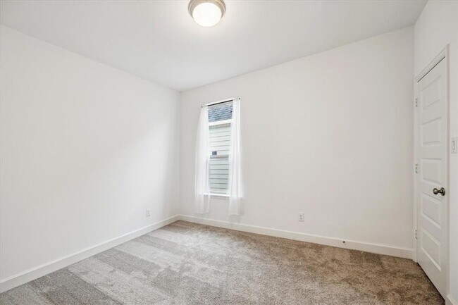 Building Photo - 17471 Bayflower