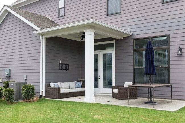 Building Photo - 109 Village Green Ave