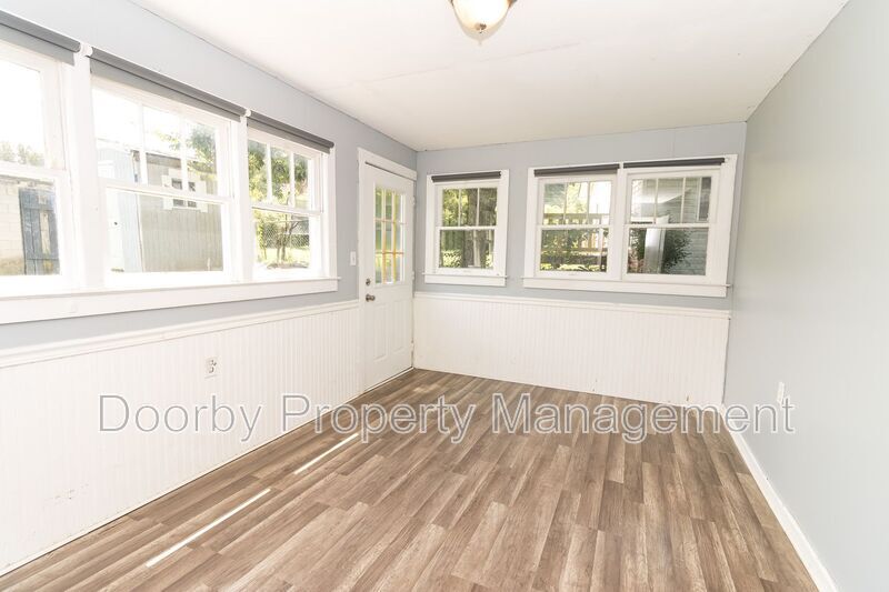 Building Photo - 156 Signal Hills Dr