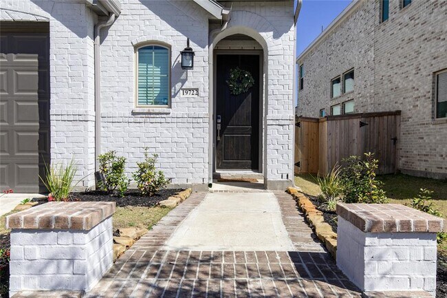 Building Photo - 19722 Upper Canyon Ct