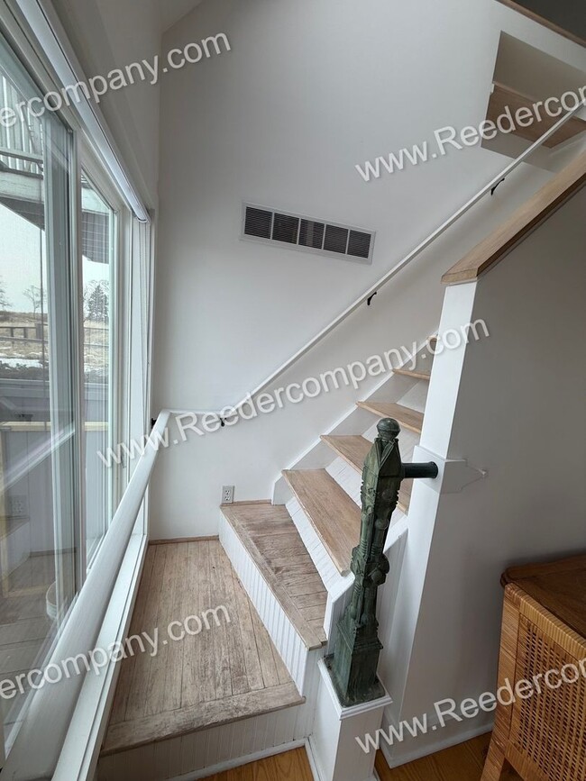 Building Photo - Beautifully updated 3 bed 2 bath house in Miller Beach.