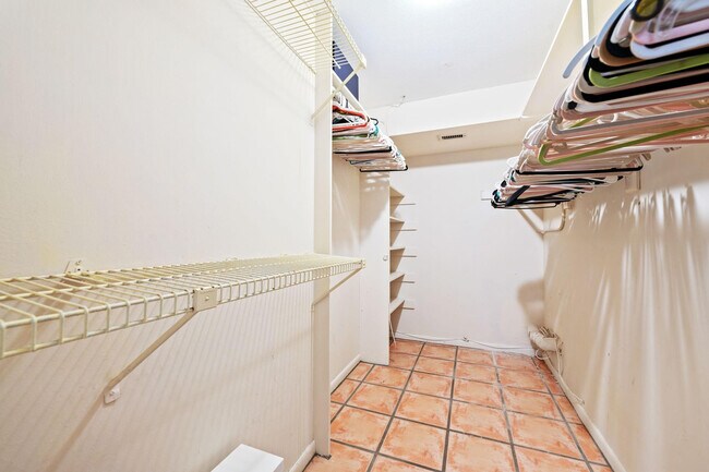 Building Photo - 4620 NE 25th Ave