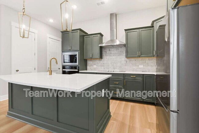 Building Photo - 553 Sound Dr