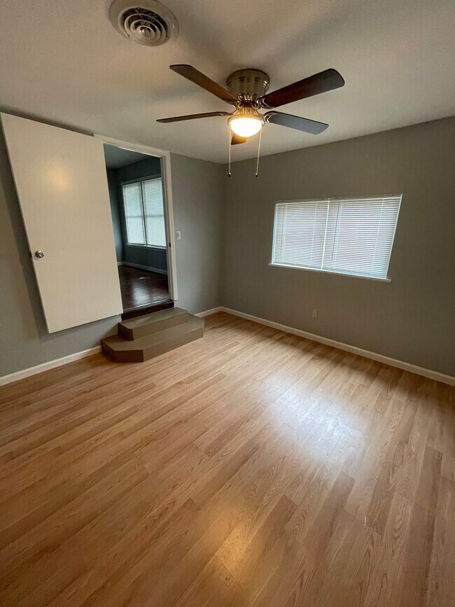 Building Photo - 312 Mesquite St