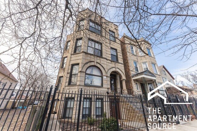 Building Photo - 2118 N Whipple St