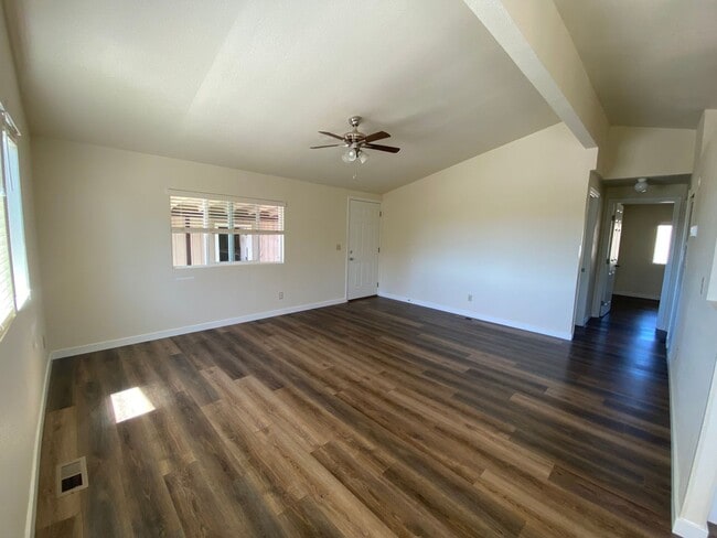 Building Photo - Private, Gated and Views -2 Bdm 2 Bath Gra...