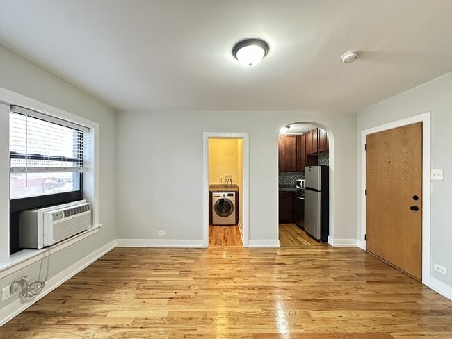 Building Photo - 555 W Arlington