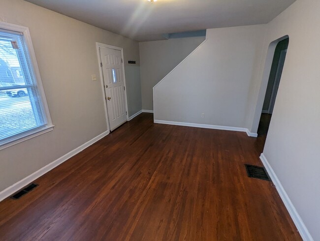 Building Photo - 3 Bedroom 1 Bathroom Single Family Home, West Columbus