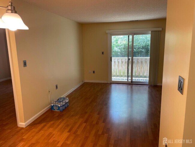 Building Photo - 911 Ravens Crest Dr