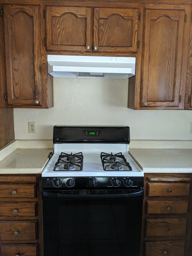 Building Photo - Four Bedroom Duplex in North Merced. Conve...