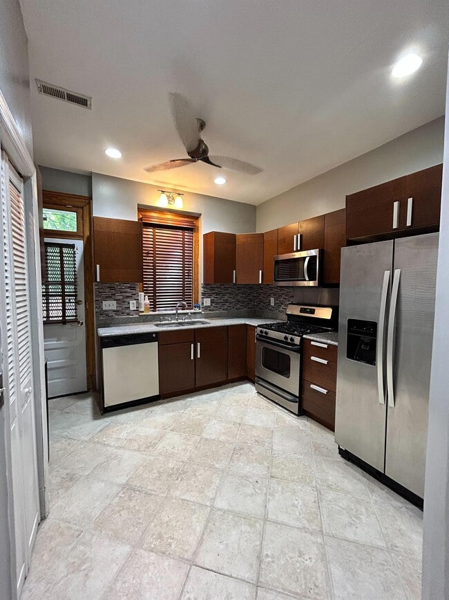 Building Photo - 1437 E Capitol St SE