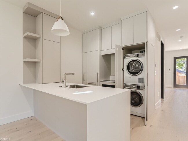 Building Photo - 1 br, 1 bath Condo - 11 Pennsylvania Street