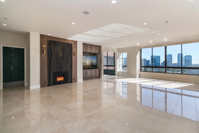 Huge Living RM/Dining RM - 10430 Wilshire Blvd