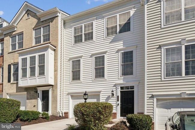 Building Photo - 2205 Greywing St