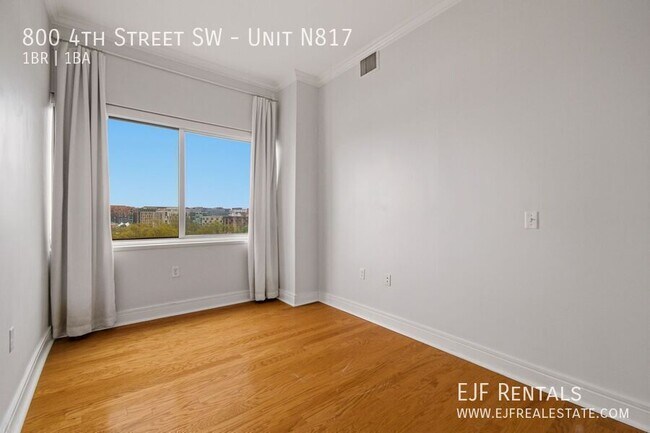 Building Photo - 800 4th St SW