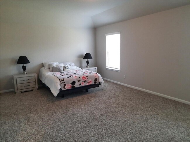 Building Photo - 3326 Sumac Dr