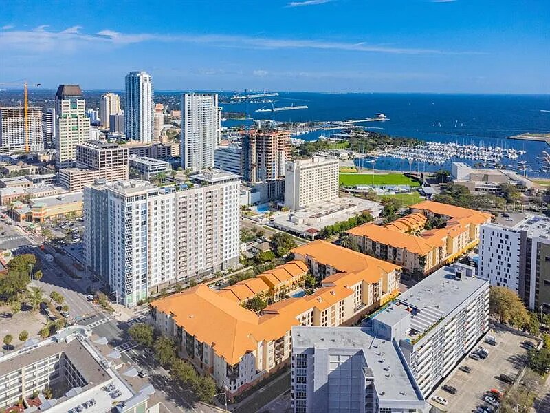 Aerial View - 200 4th Ave S