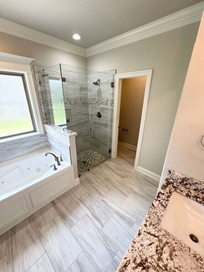 Building Photo - Forest Hills Subdivision!