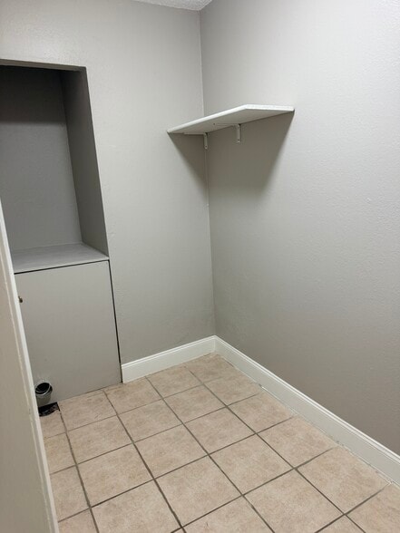 Building Photo - 2314 S 84th E Ave