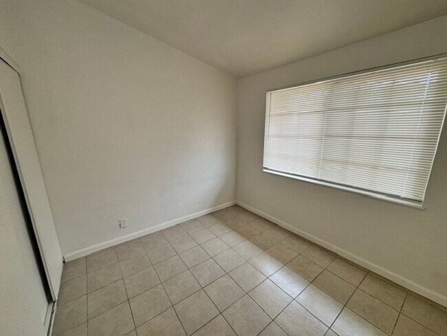 Building Photo - Remodeled 4+2 In Quiet Neighborhood - $2700