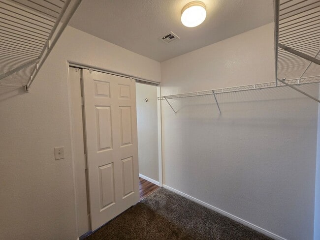 Building Photo - A Stunning 3 Bedroom Home in Henderson