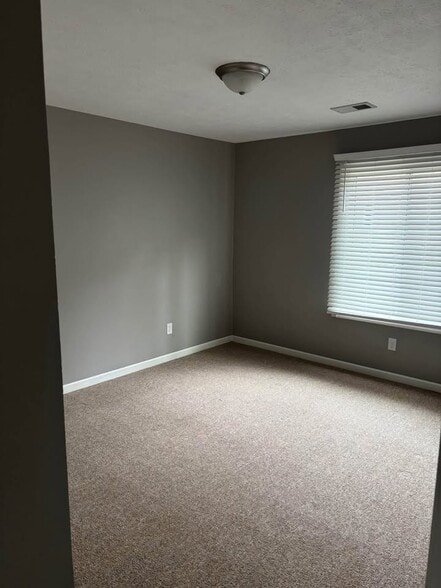 Building Photo - 4021 Glen Oaks Blvd