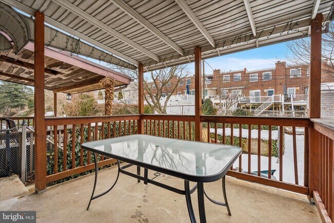 Building Photo - 228 Rock St