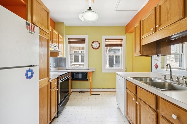 Building Photo - 1604 17th Ave S