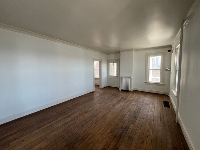 Building Photo - Breathtaking River Views!