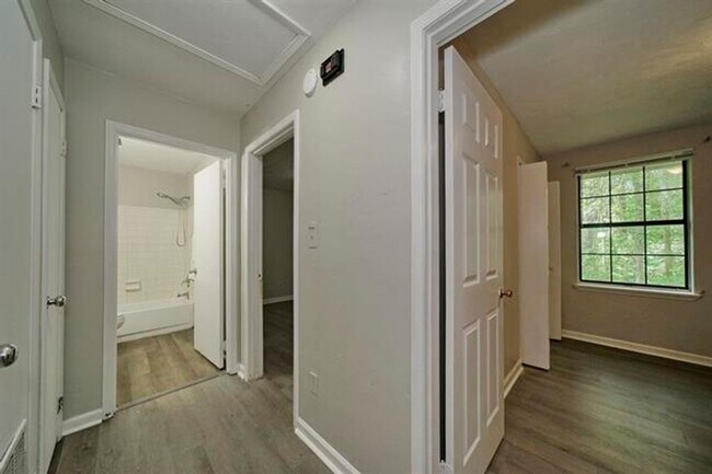 Building Photo - Charming 2BR Unit in Tallahassee
