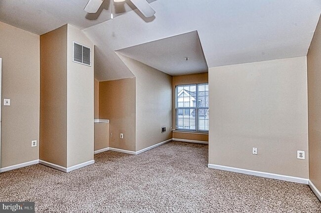 Building Photo - 5832 Cowling Ct