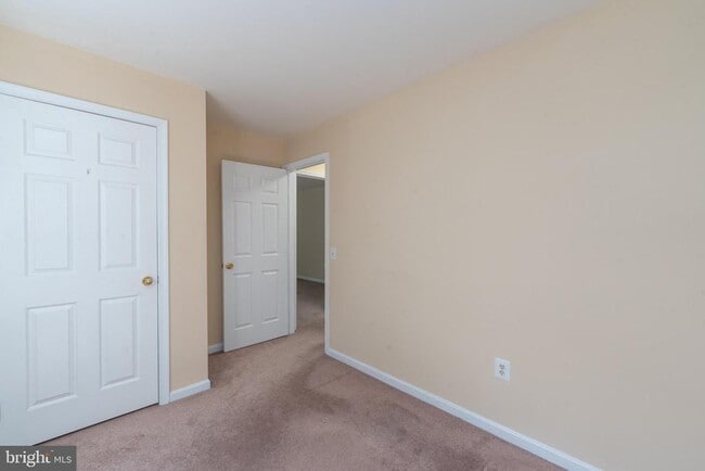 Building Photo - 8005 Silver Fox Dr