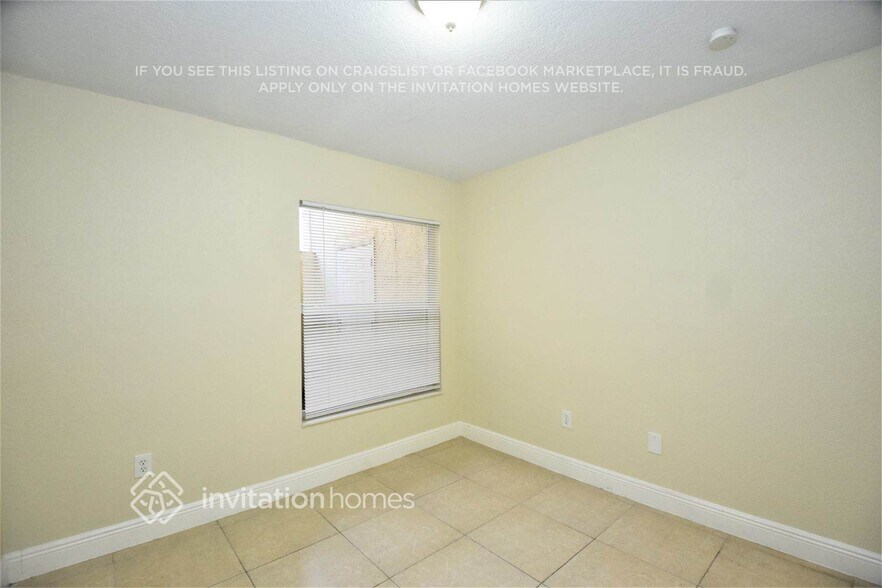 Building Photo - 1095 SW 135th Pl