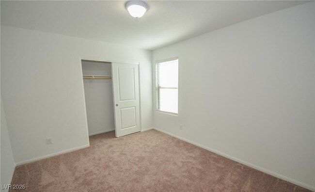 Building Photo - 5401 Lynn Crk Ave