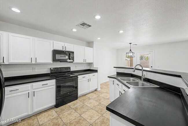 Building Photo - 742 N 112th Dr