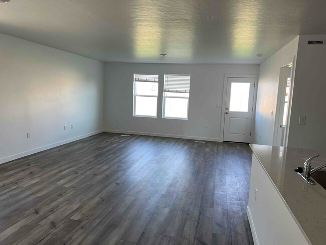 Building Photo - 18448 Feather Top