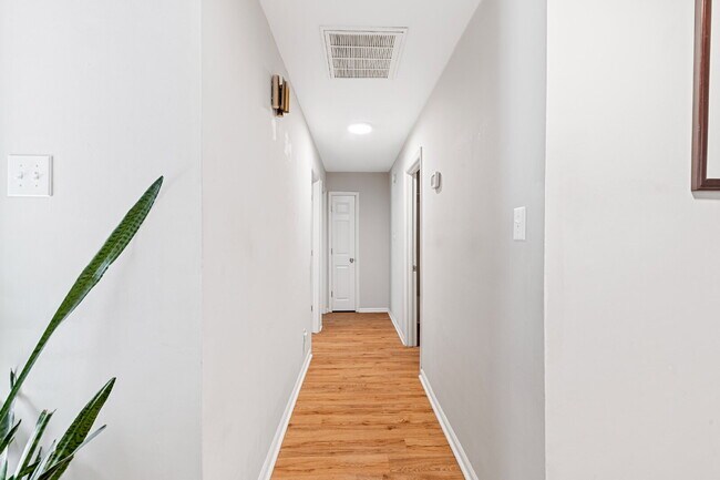 Building Photo - Private 3BR Retreat on 2 Wooded Acres in Clover with no HOA!!