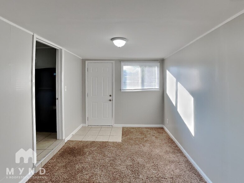 Building Photo - 3049 Bluefield Dr