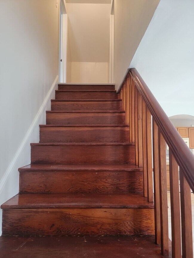 Building Photo - 1111 Bayview Rd